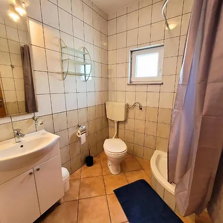 Apartment By The Sea - 22750 Vir